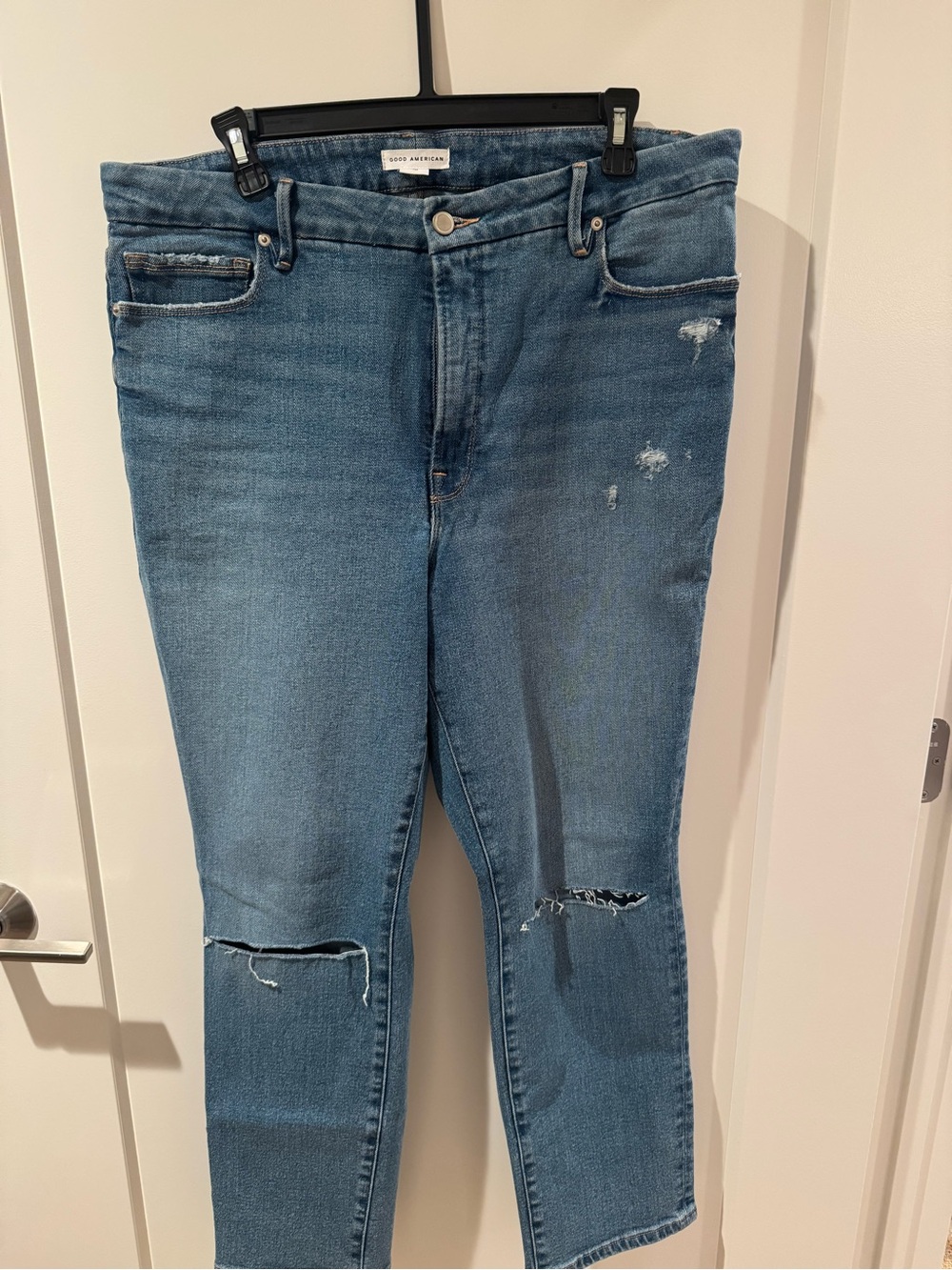 Good American Distressed Medium Blue Jeans